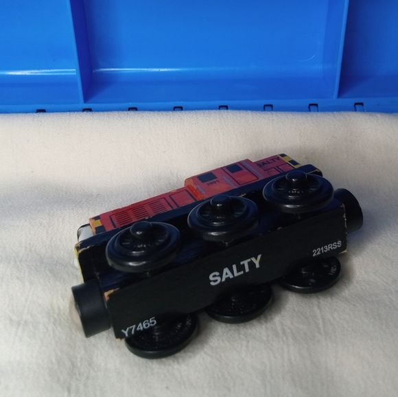 Vintage Thomas the Tank Engine & Friends storage case w/ 4 wooden train pieces - Picture 9 of 16